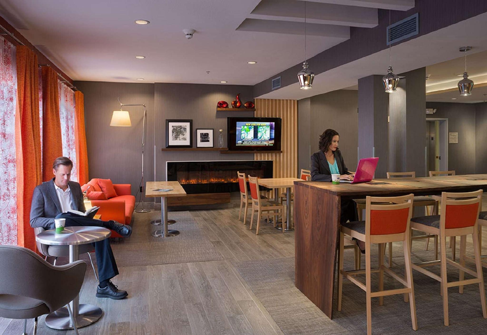 La Quinta Inn & Suites By Wyndham St Louis Route 66 Windsor Springs Buitenkant foto