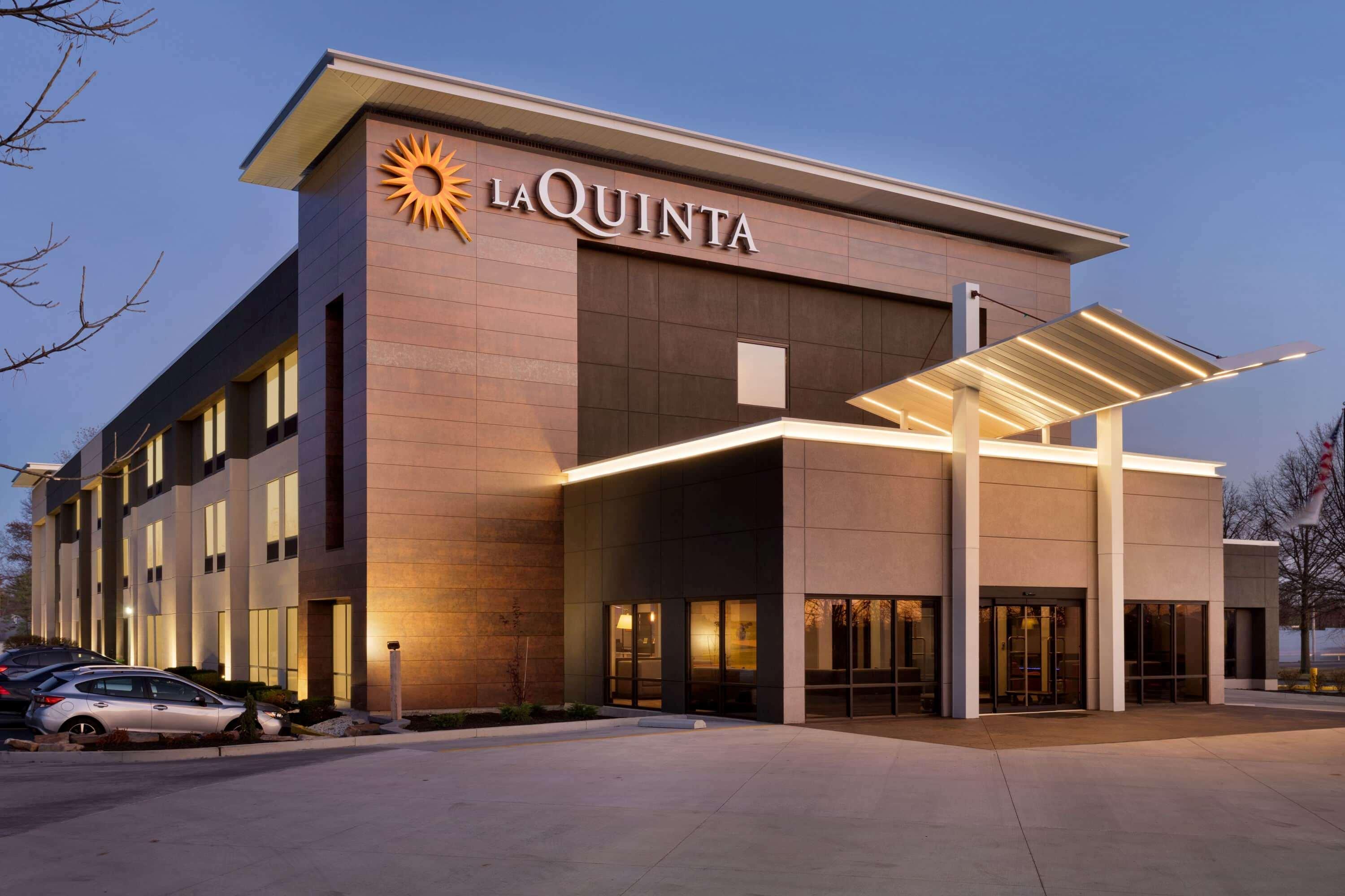 La Quinta Inn & Suites By Wyndham St Louis Route 66 Windsor Springs Buitenkant foto