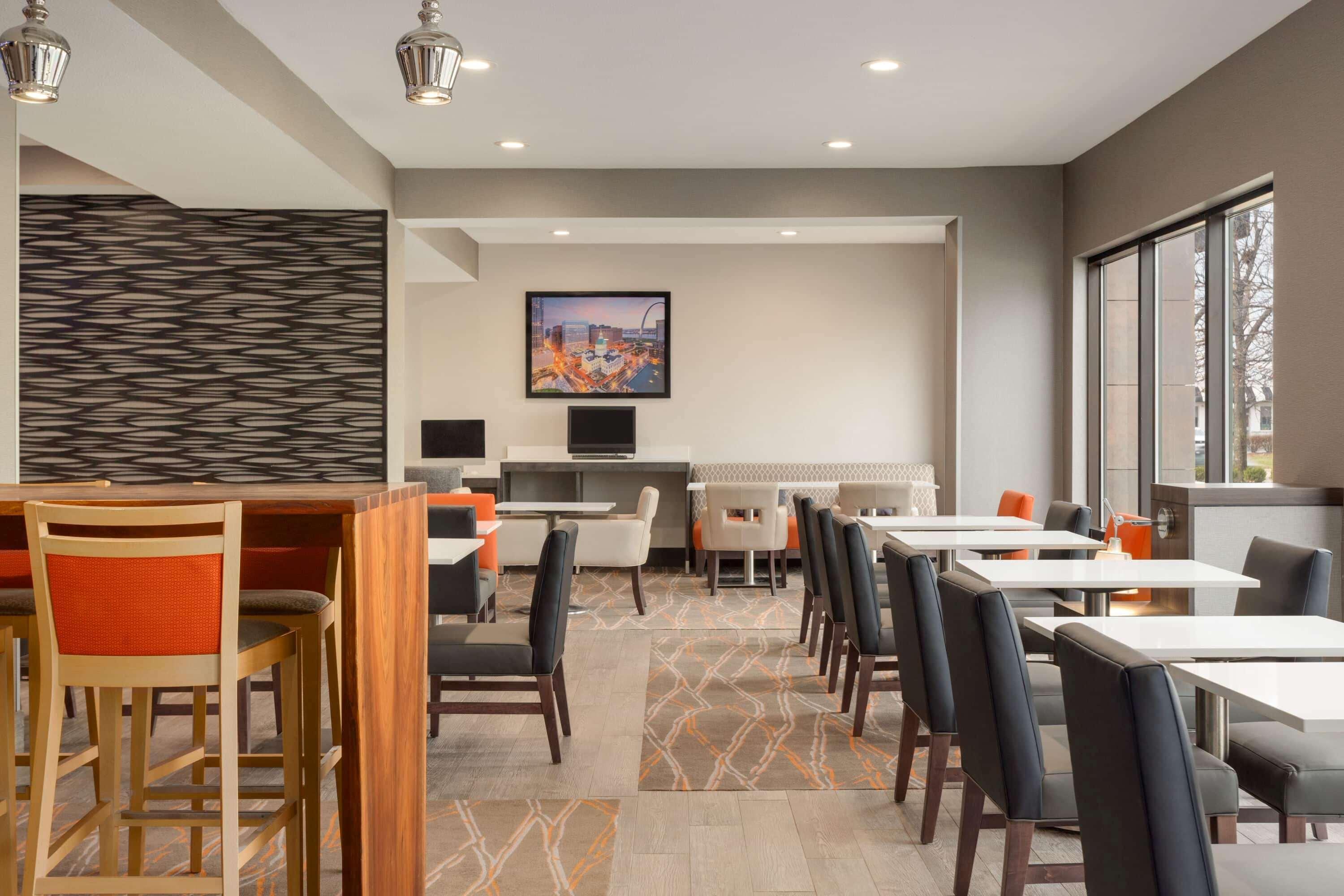 La Quinta Inn & Suites By Wyndham St Louis Route 66 Windsor Springs Buitenkant foto