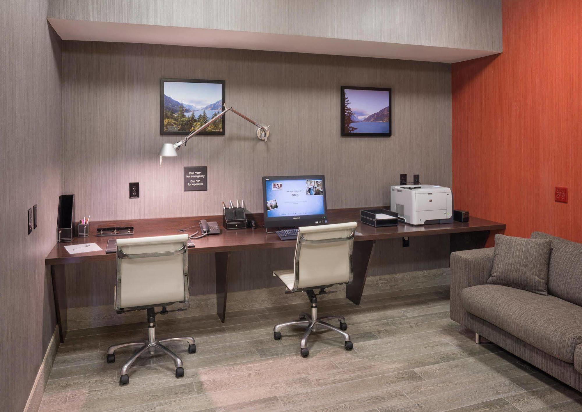 La Quinta Inn & Suites By Wyndham St Louis Route 66 Windsor Springs Buitenkant foto